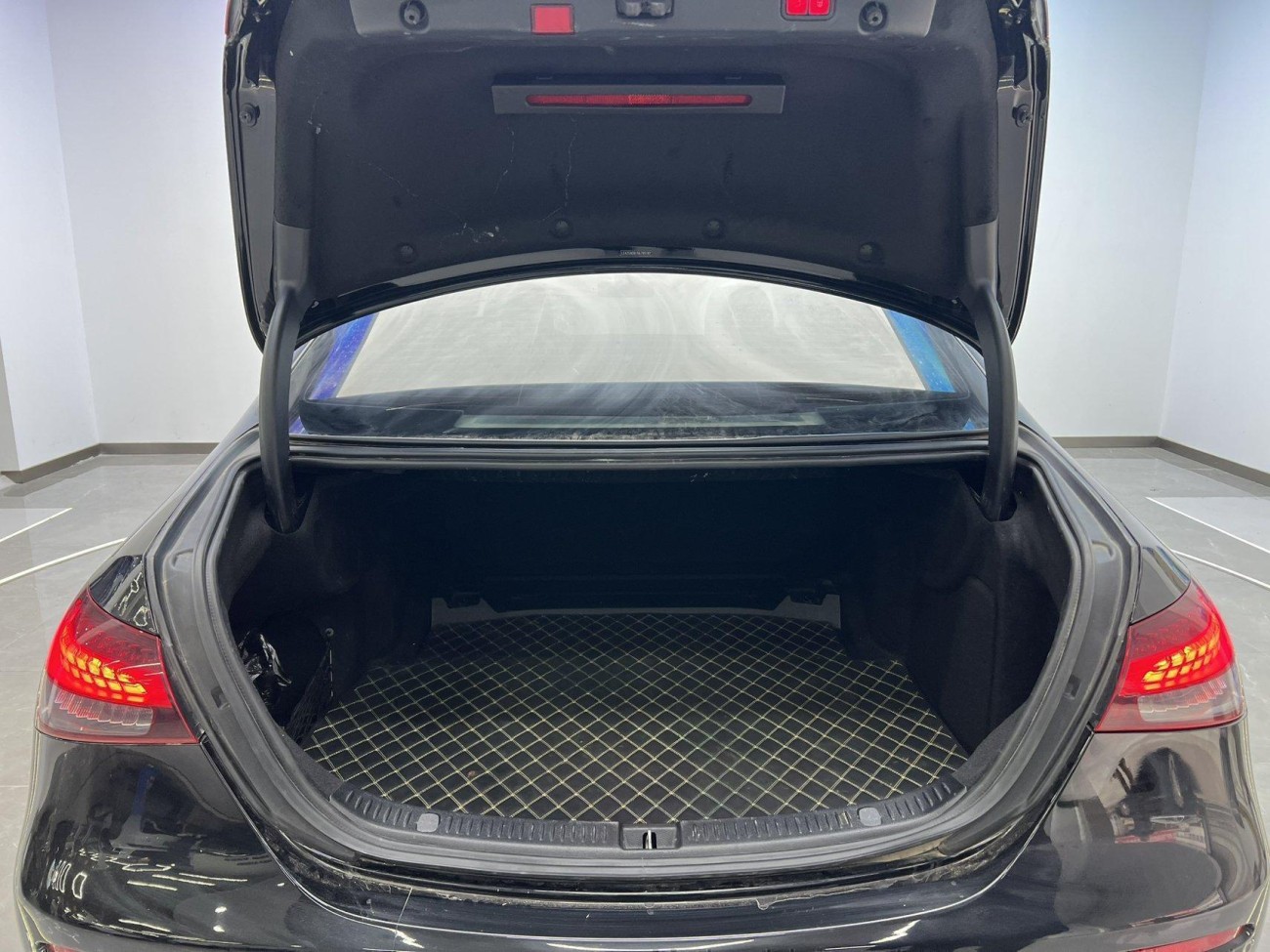 Mercedes-Benz E 300 L 2022