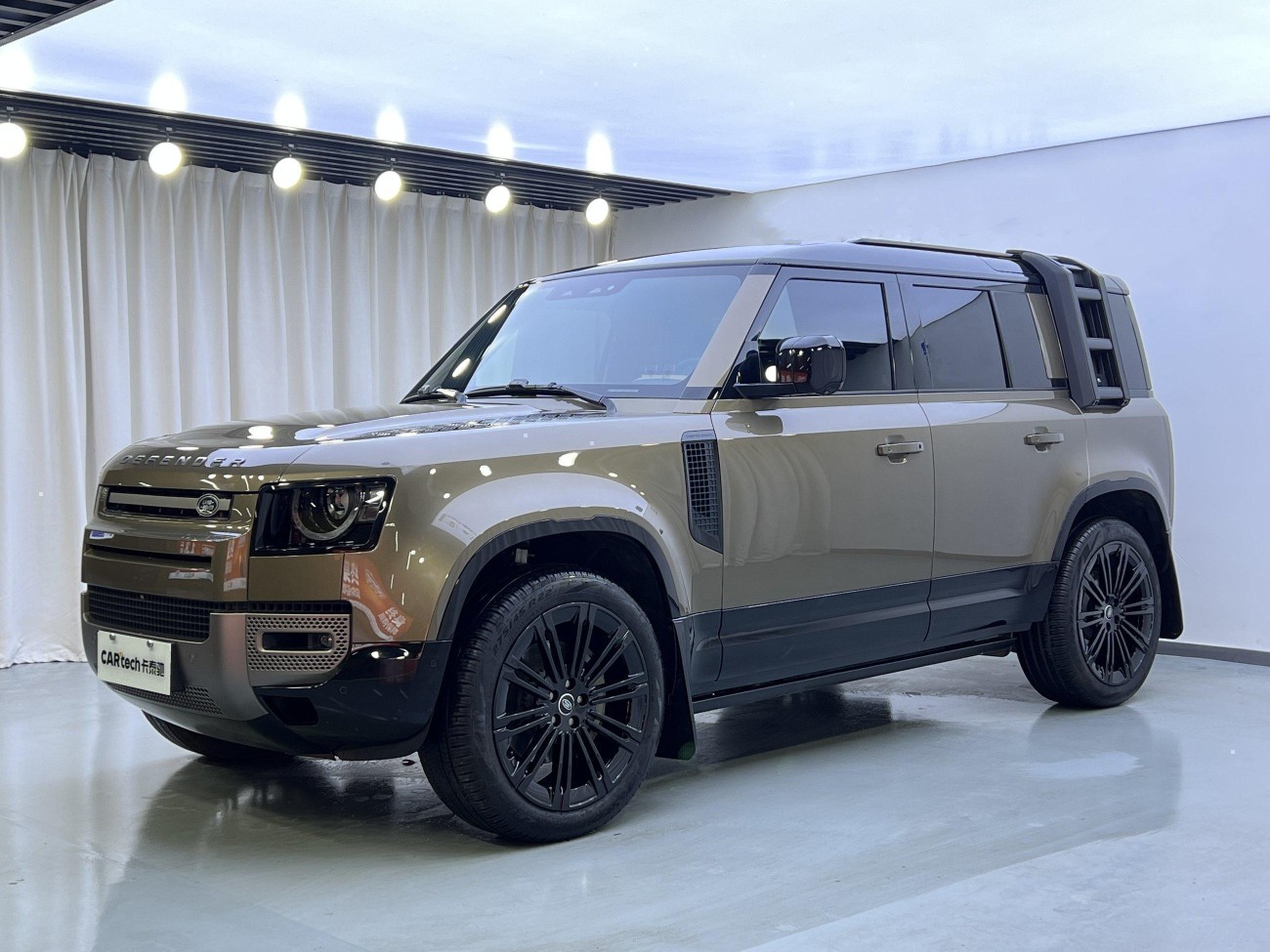 Land Rover Defender 2024