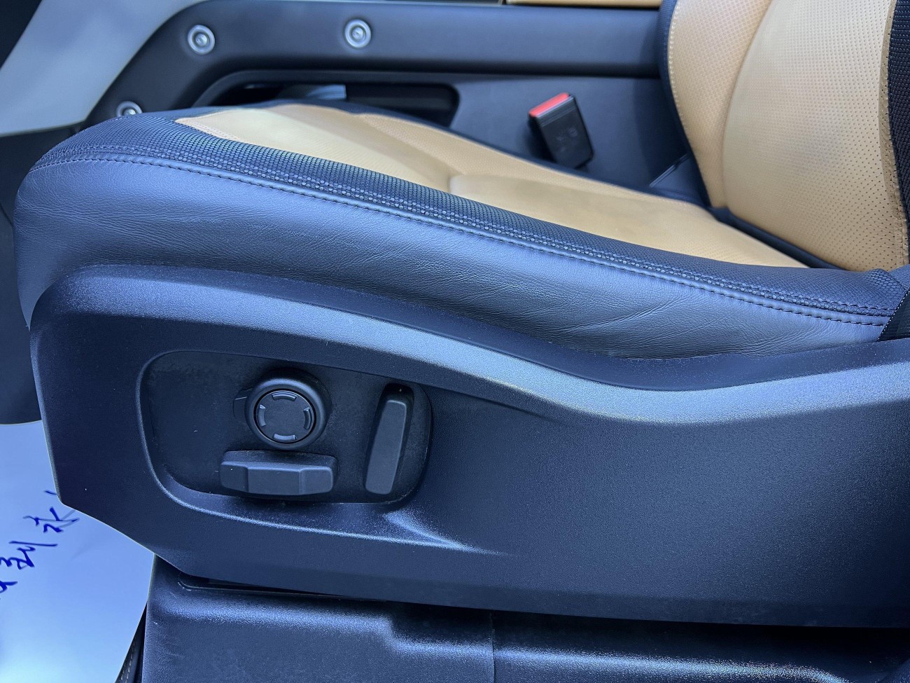 Land Rover Defender 2024