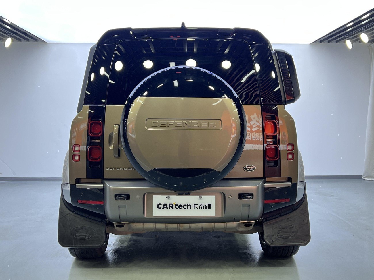 Land Rover Defender 2024