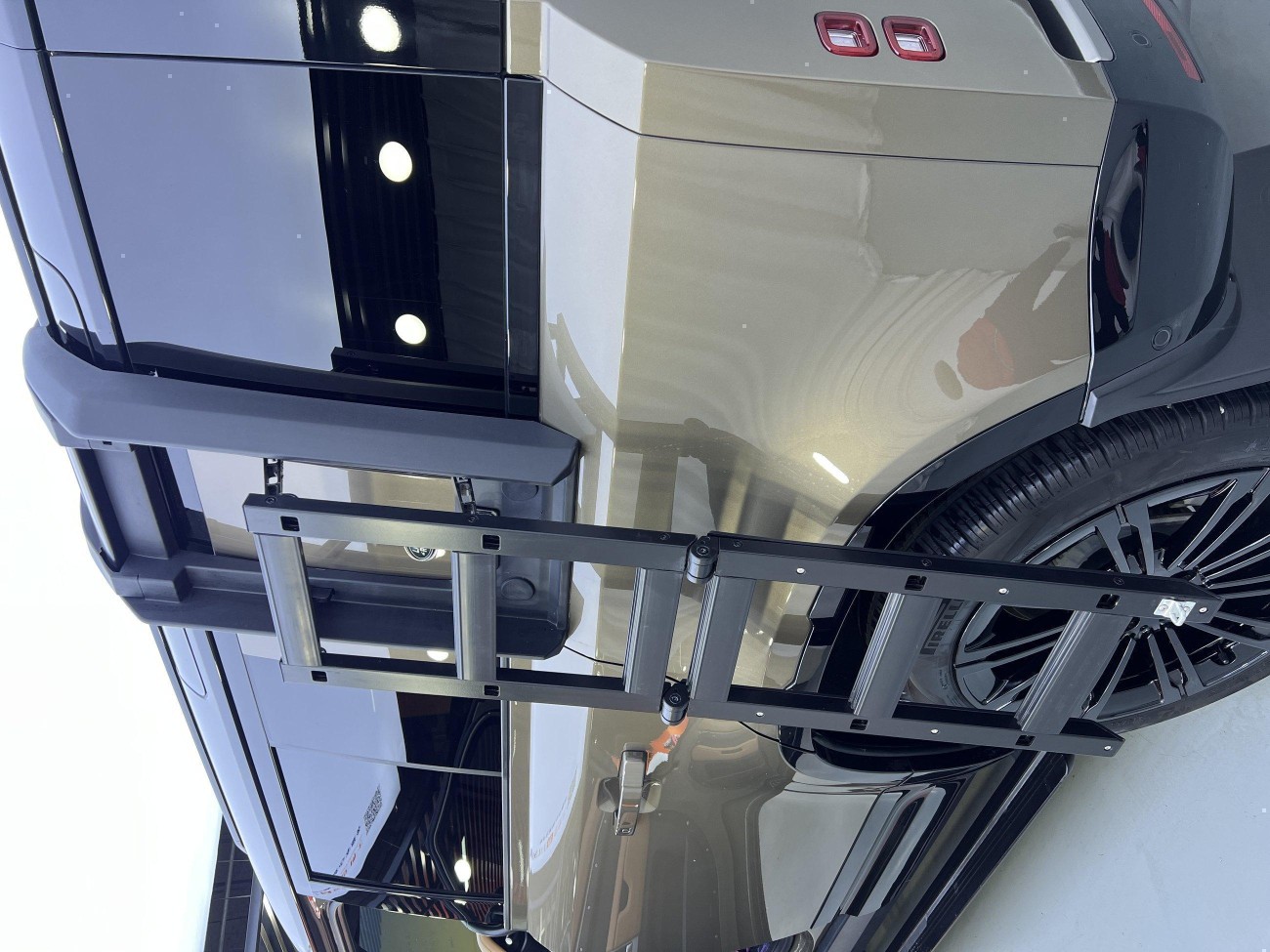 Land Rover Defender 2024