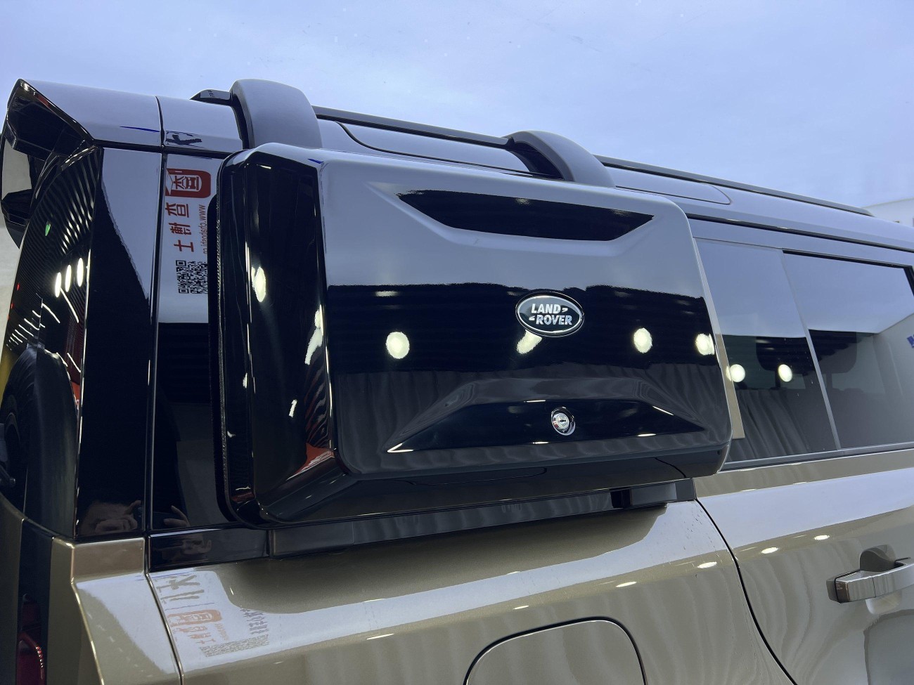 Land Rover Defender 2024