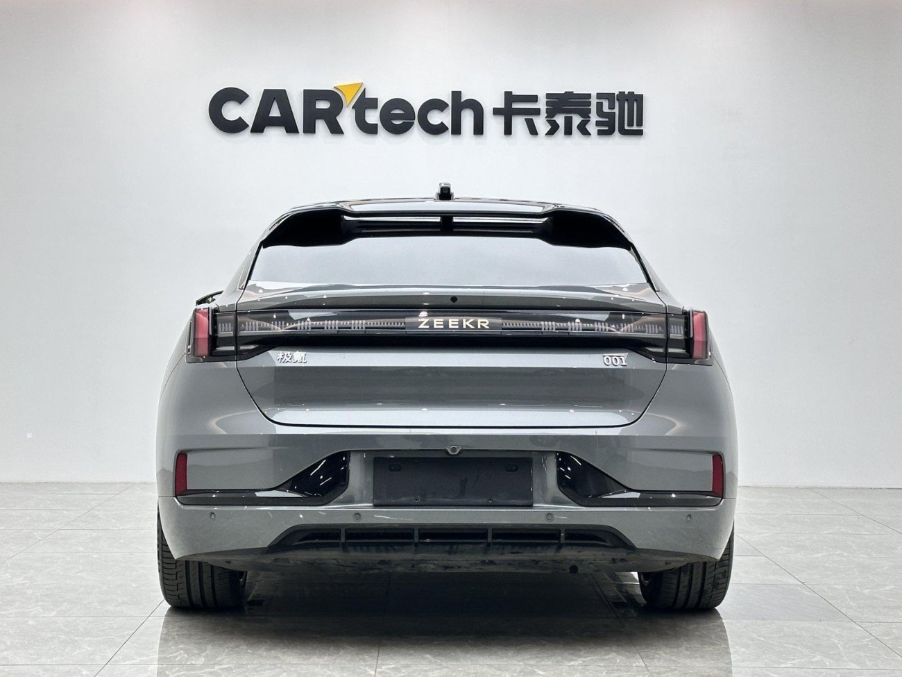 Zeekr 001 2024