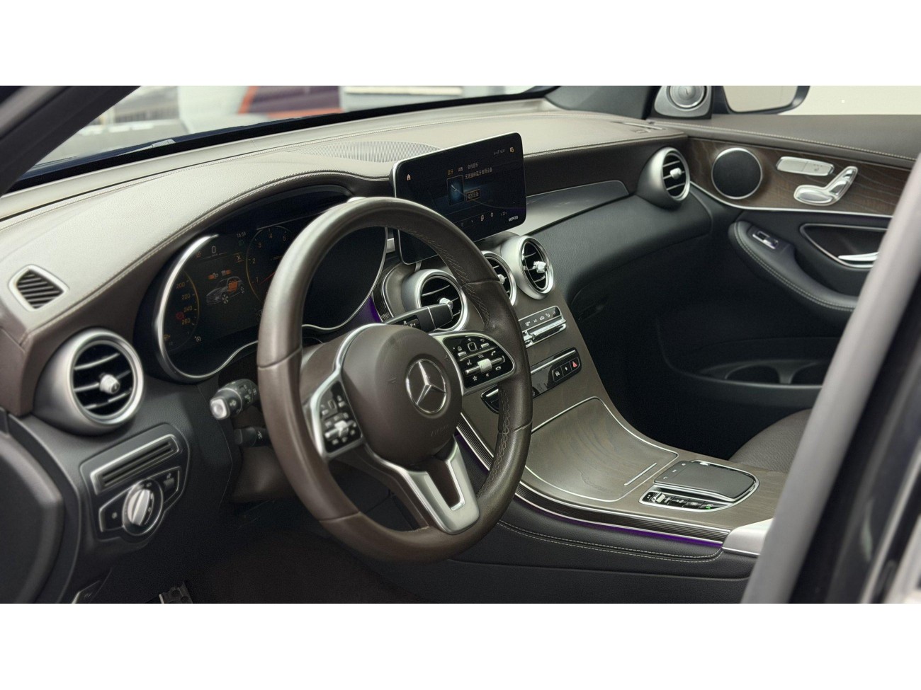 Mercedes-Benz GLC 260 L 2021