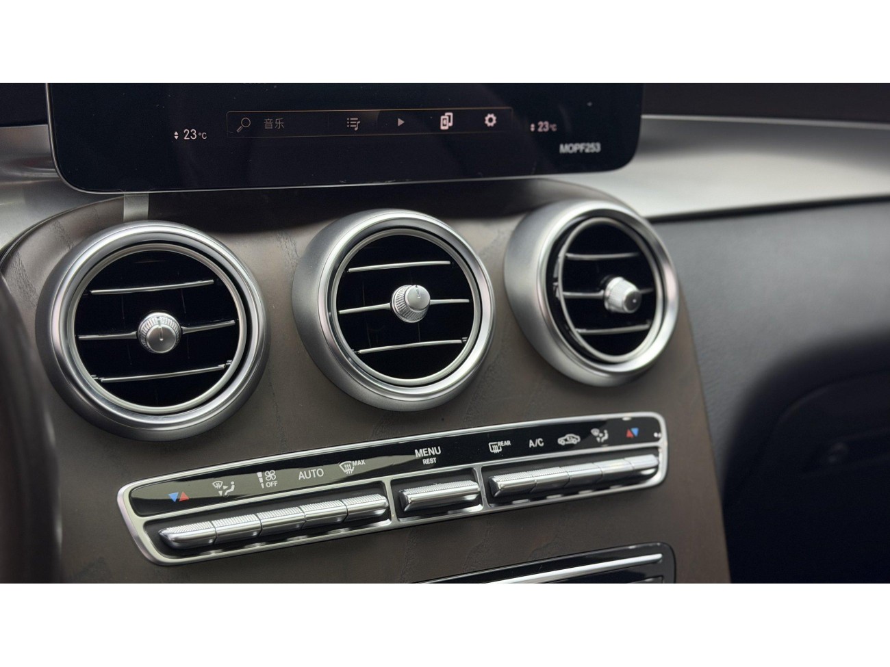 Mercedes-Benz GLC 260 L 2021