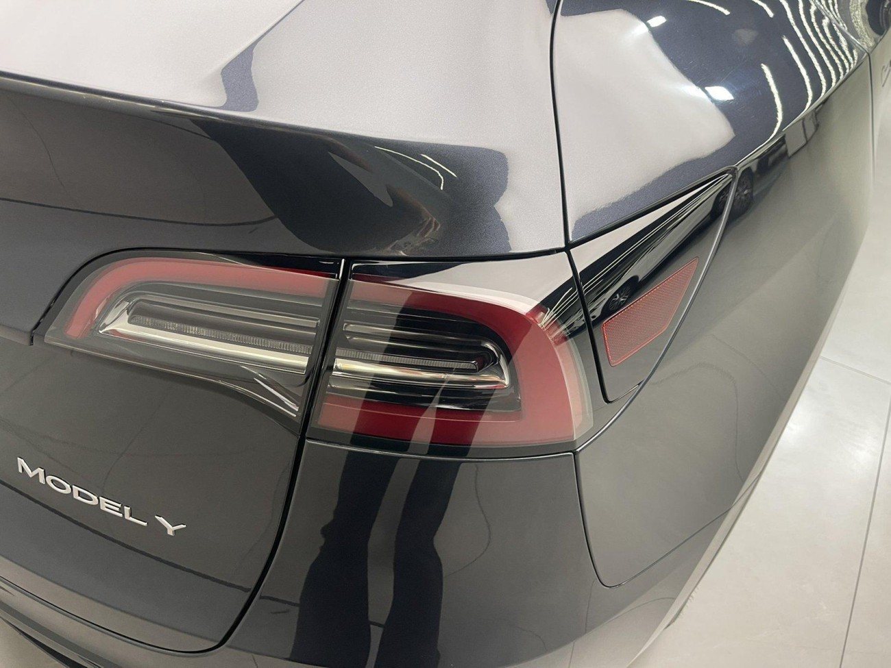 Tesla Model Y 2025