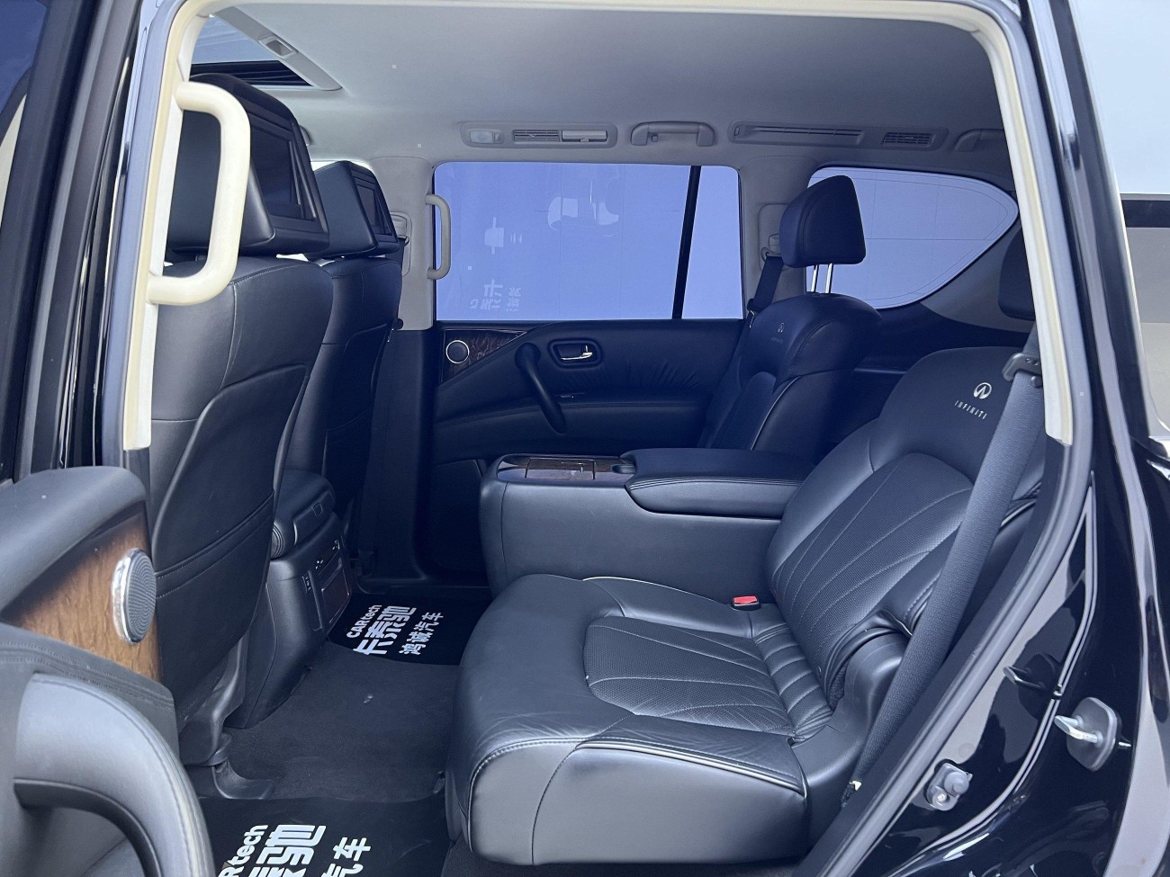 Infiniti QX80 2015