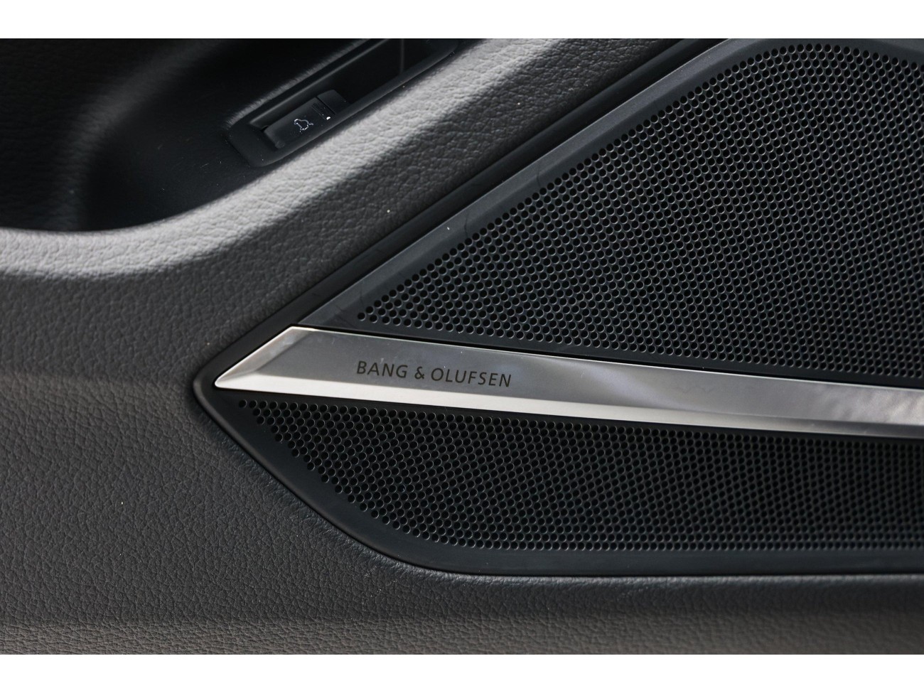 Audi A8L 55 TFSI 2025