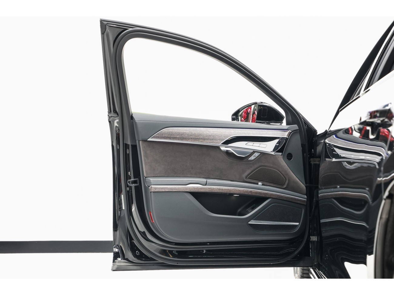 Audi A8L 55 TFSI 2025