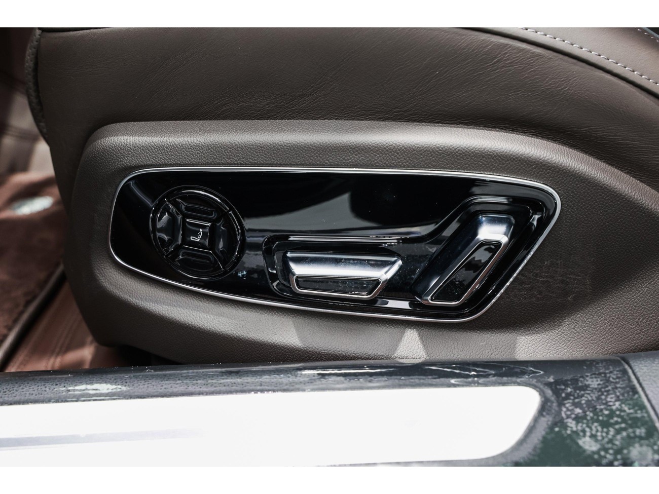 Audi A8L 55 TFSI 2025