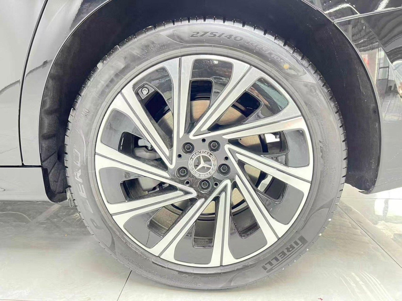 Mercedes-Benz E 300 L 2025