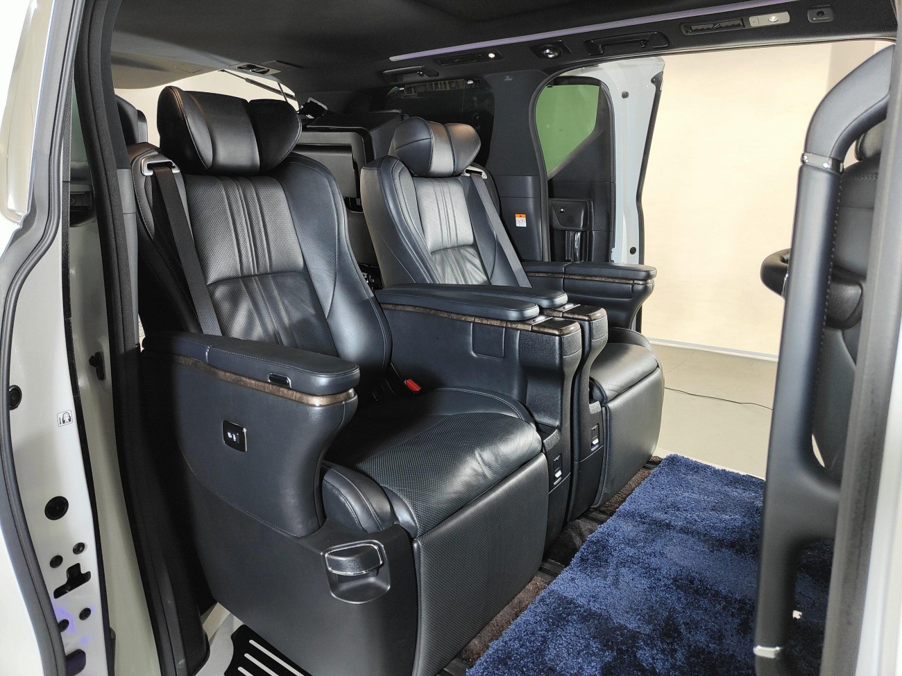 Toyota Vellfire 2023