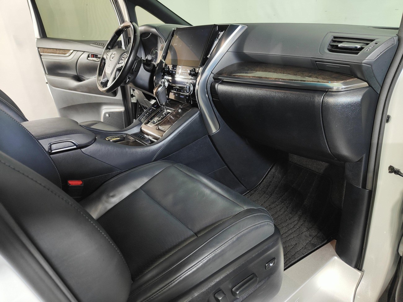 Toyota Vellfire 2023