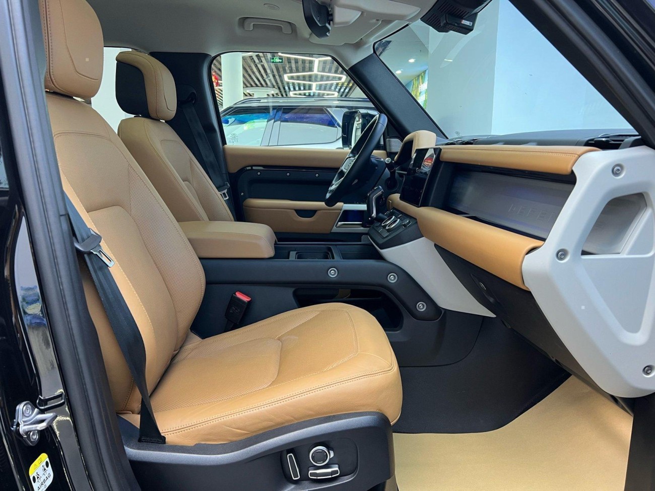 Land Rover Defender 2023