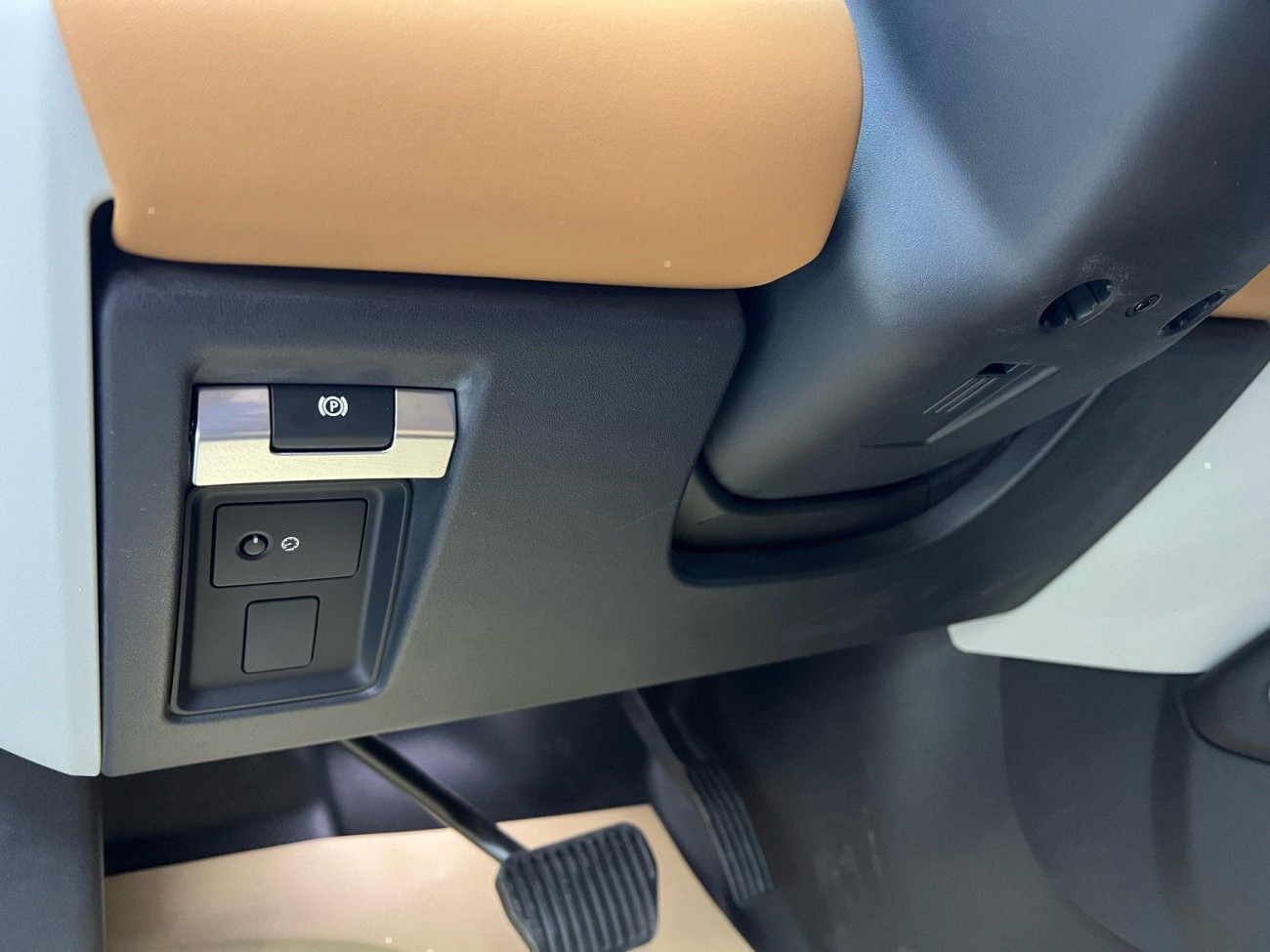 Land Rover Defender 2023