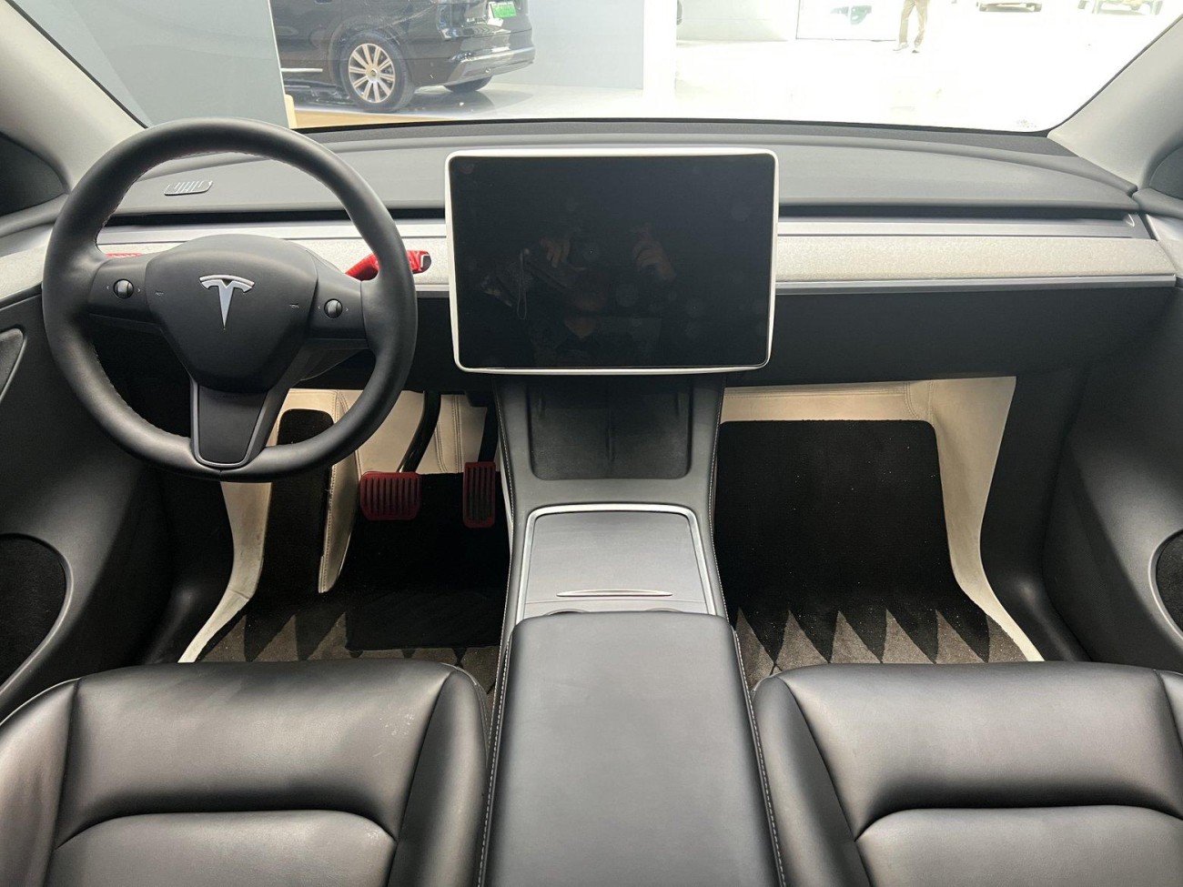 Tesla Model Y 2024