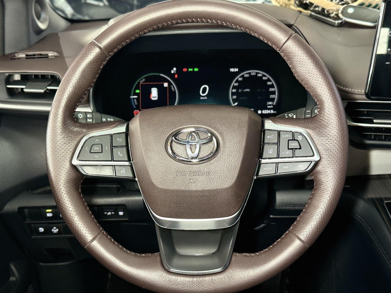 Toyota Granvia 2023