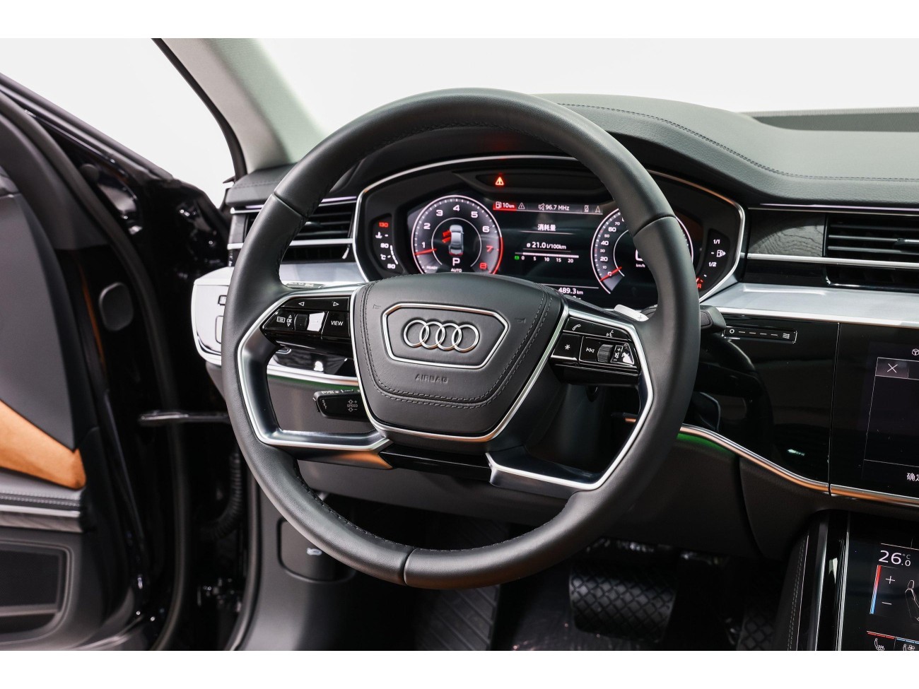 Audi A8L 50 TFSI 2025