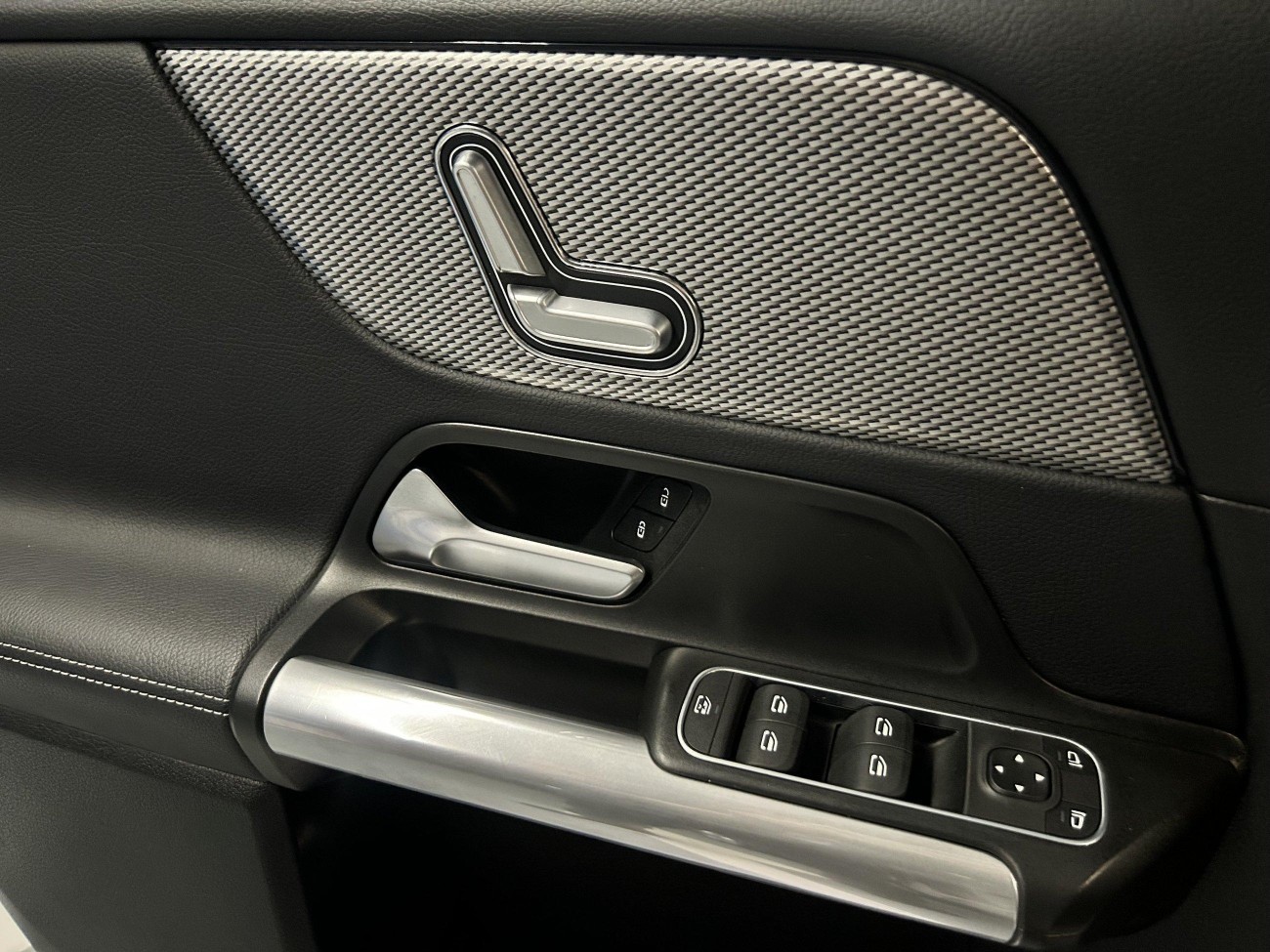 Mercedes-Benz GLA 200 2023