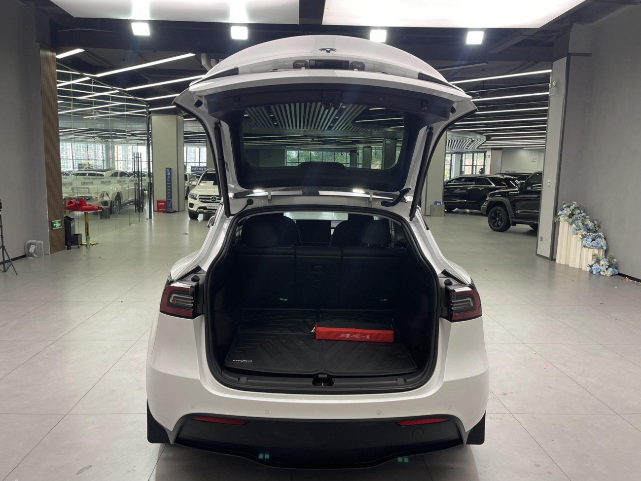 Tesla Model Y 2024