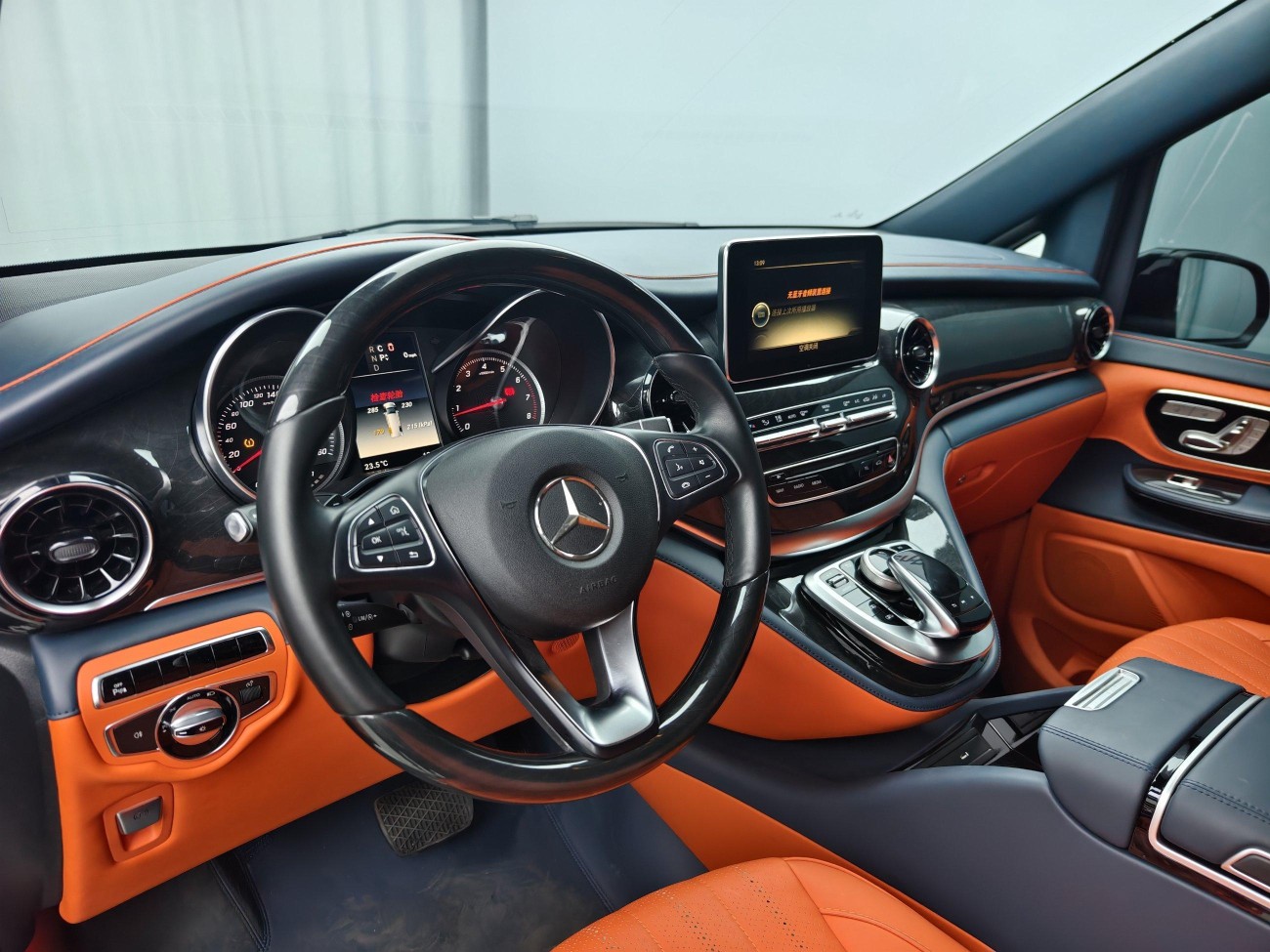 Mercedes-Benz V 2024