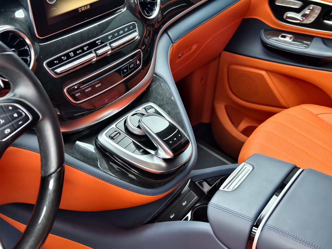 Mercedes-Benz V 2024