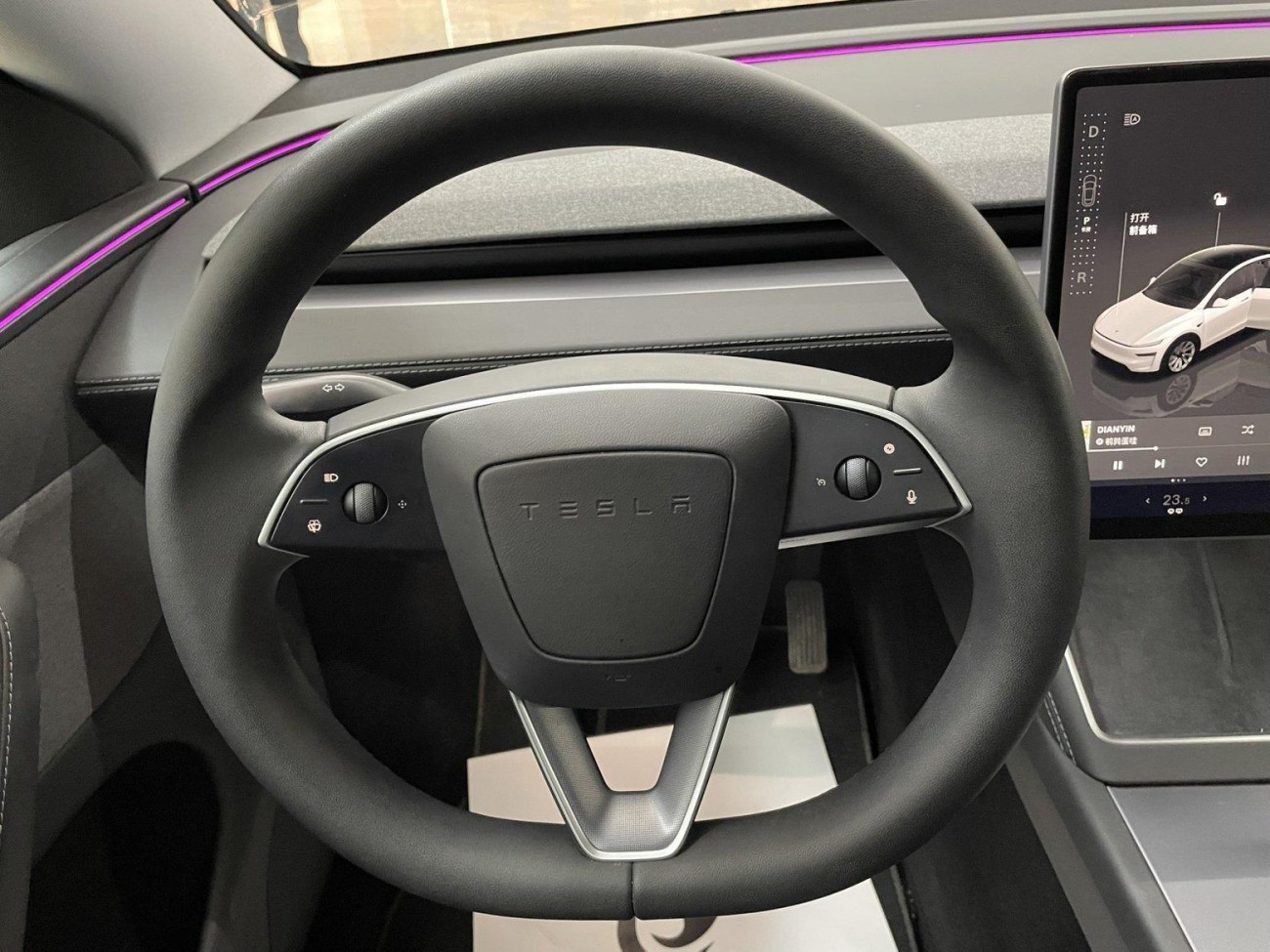Tesla Model Y 2025