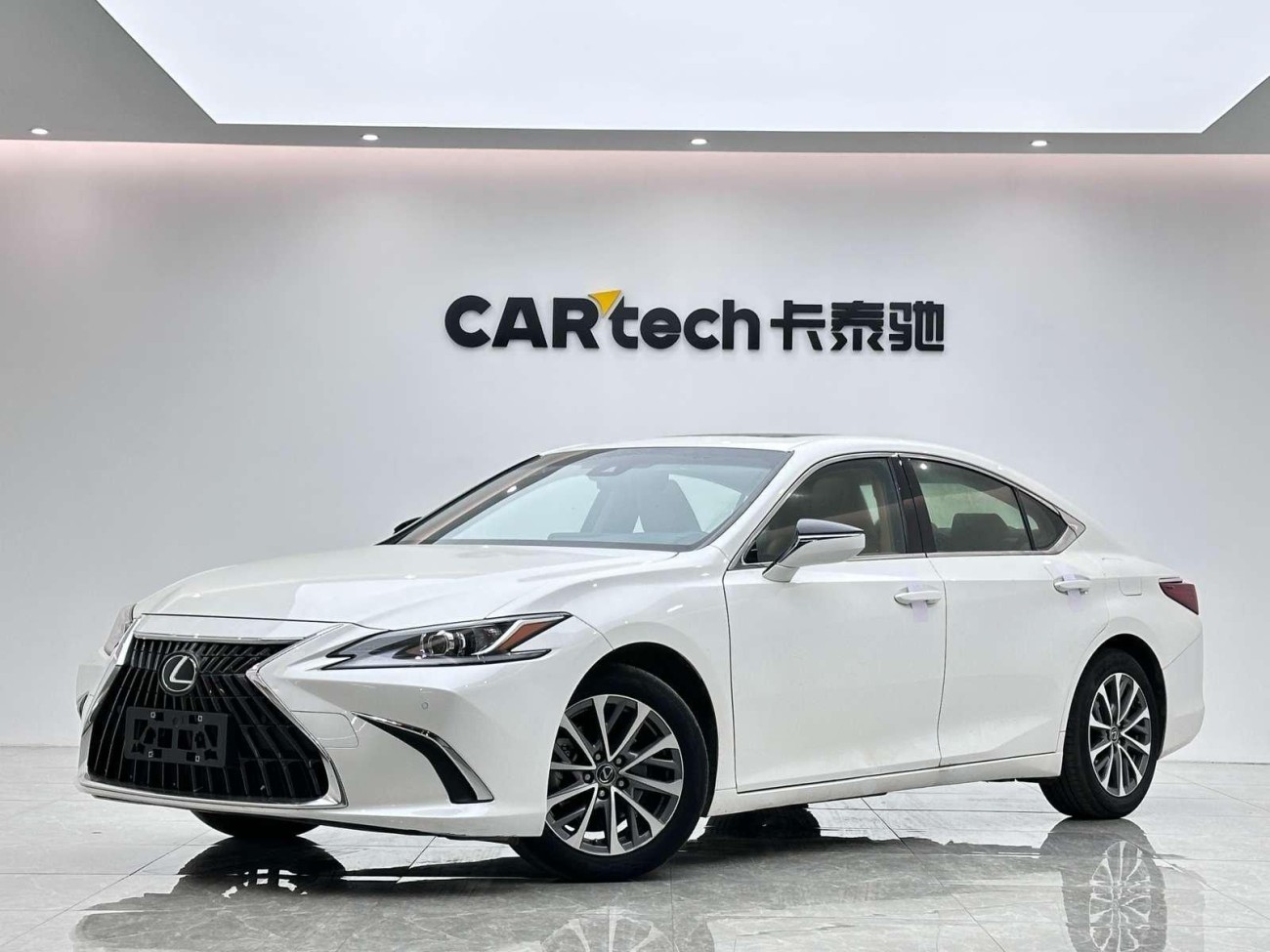 Lexus ES 200 2023