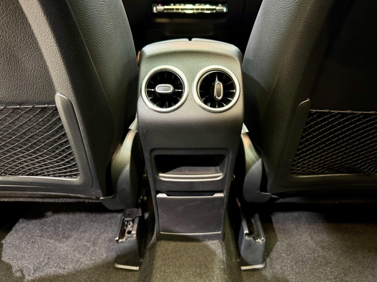 Mercedes-Benz GLB 2025