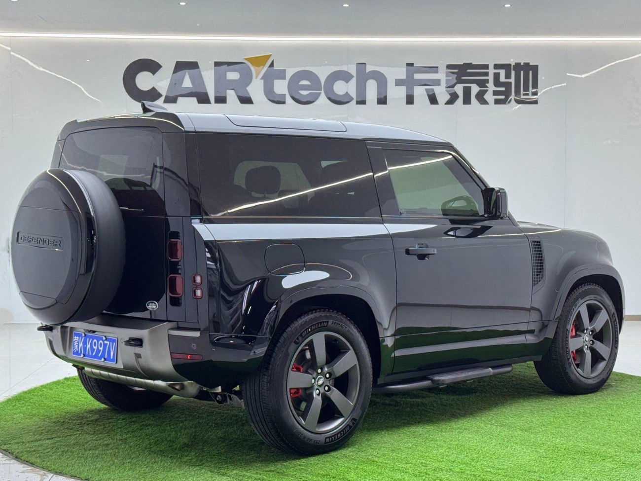 Land Rover Defender 2025