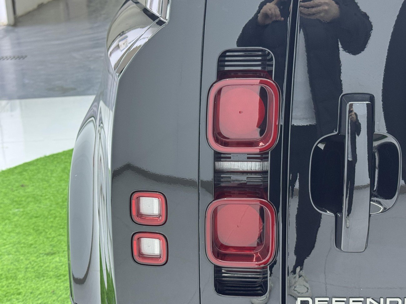 Land Rover Defender 2025