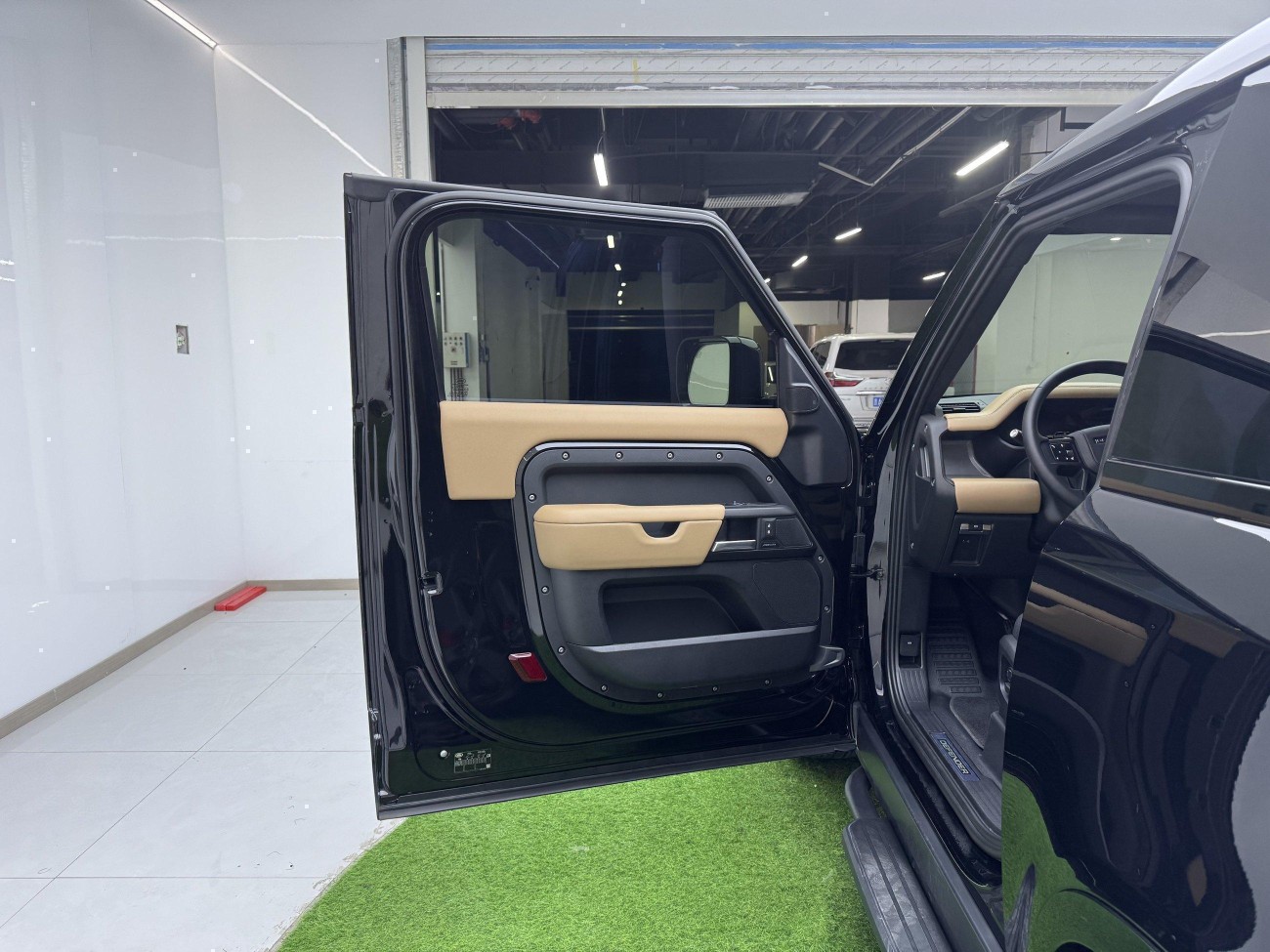 Land Rover Defender 2025