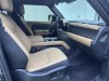 Land Rover Defender 2025