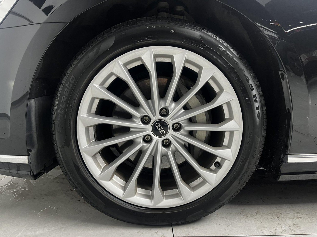 Audi A8L 45 TFSI 2023