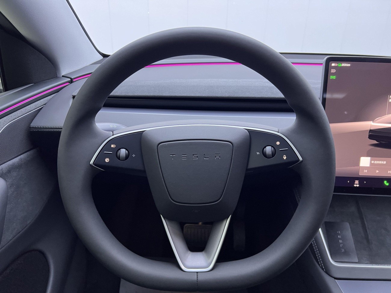 Tesla Model Y 2025