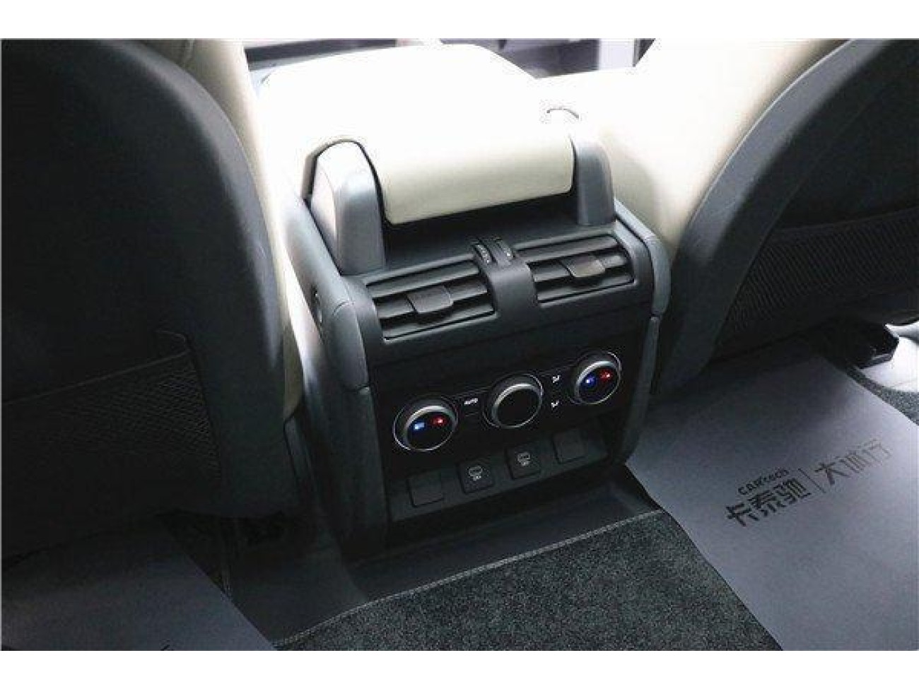 Land Rover Defender 2023