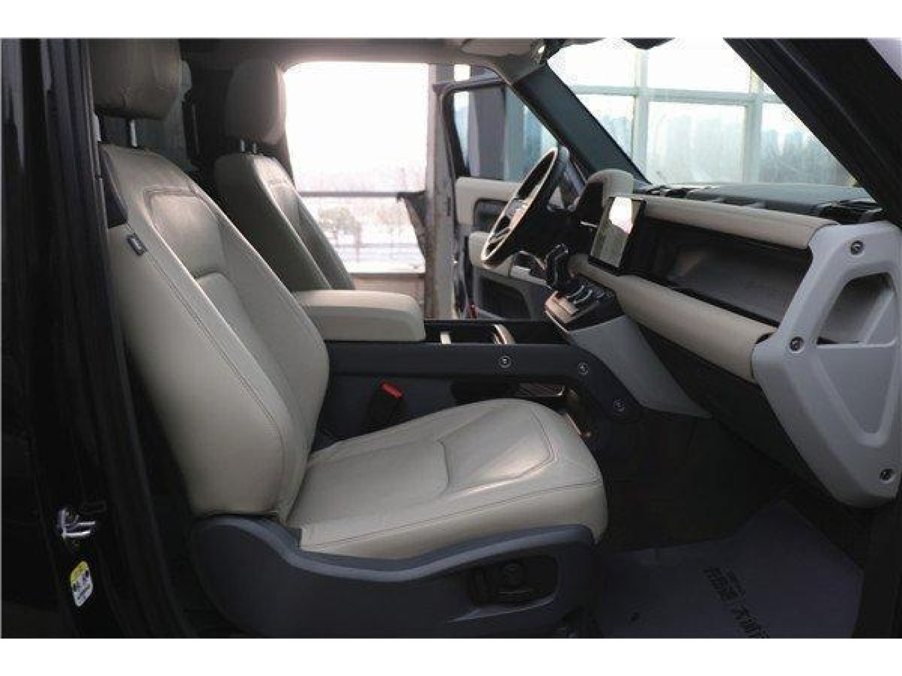 Land Rover Defender 2023