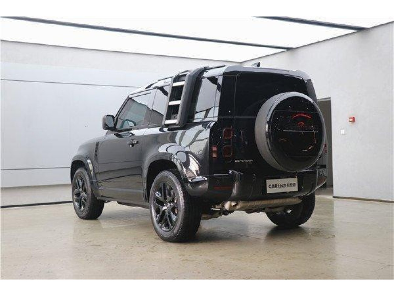 Land Rover Defender 2023