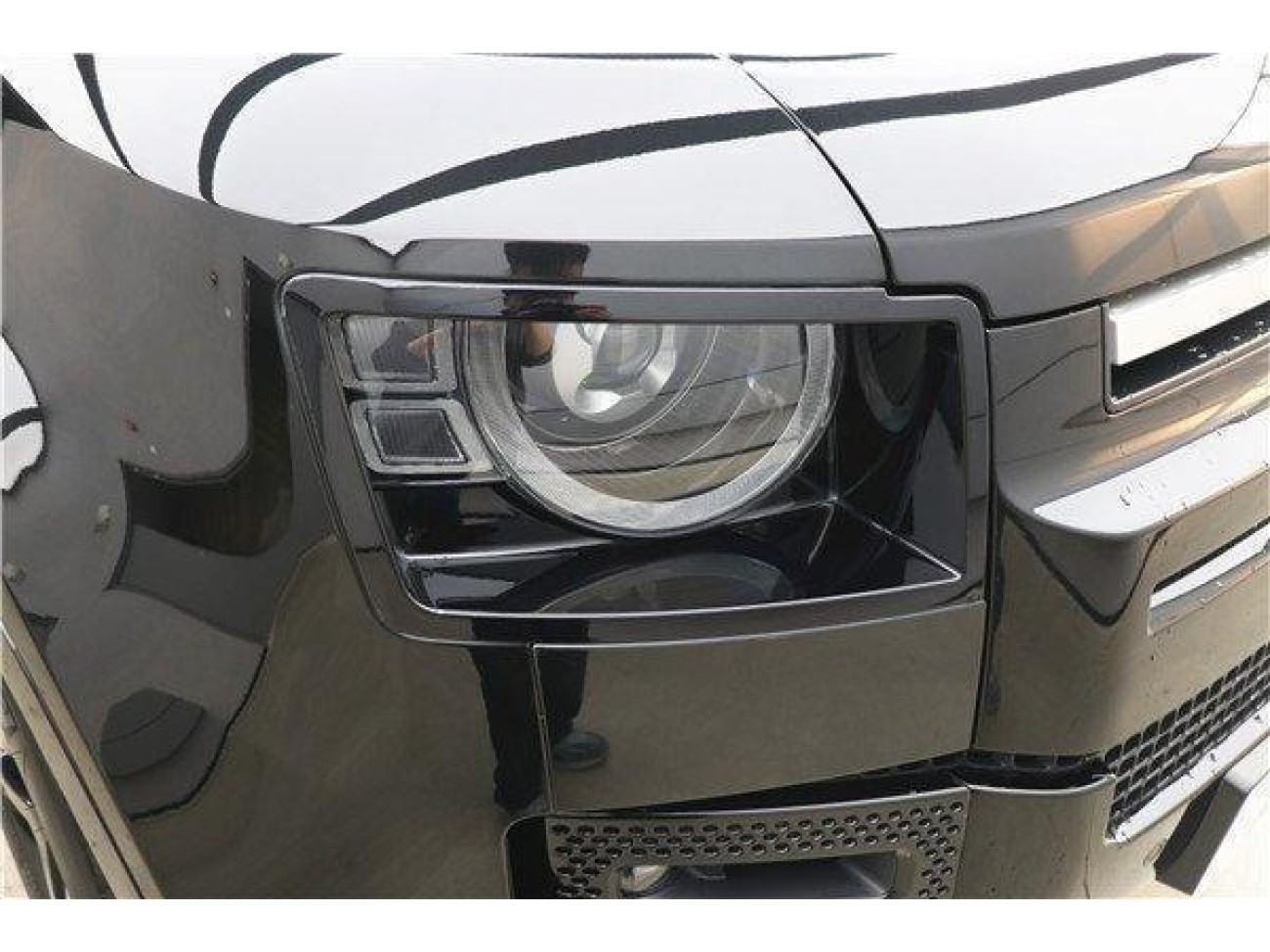 Land Rover Defender 2023