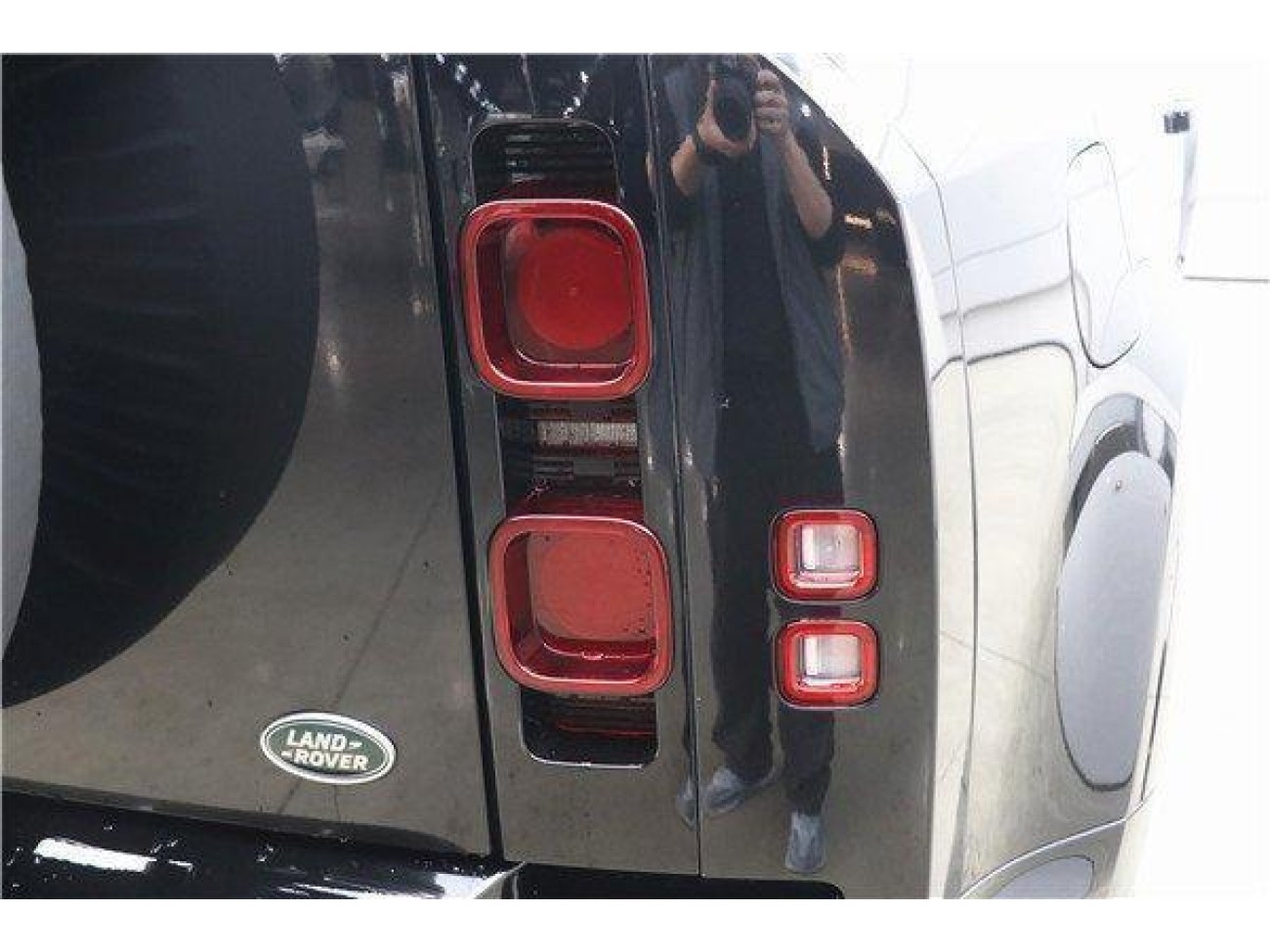 Land Rover Defender 2023