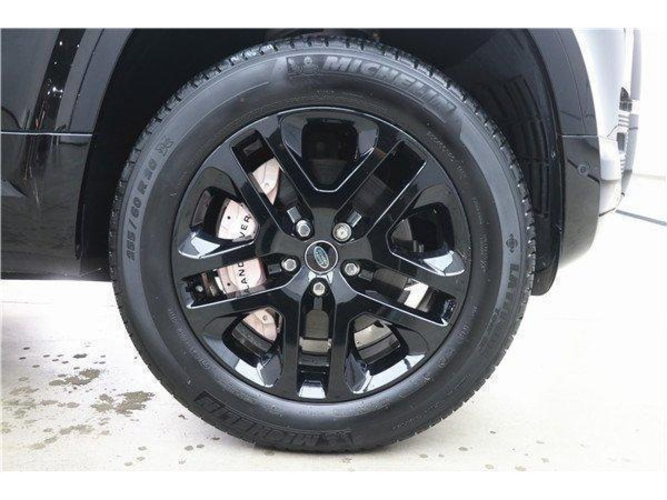 Land Rover Defender 2023