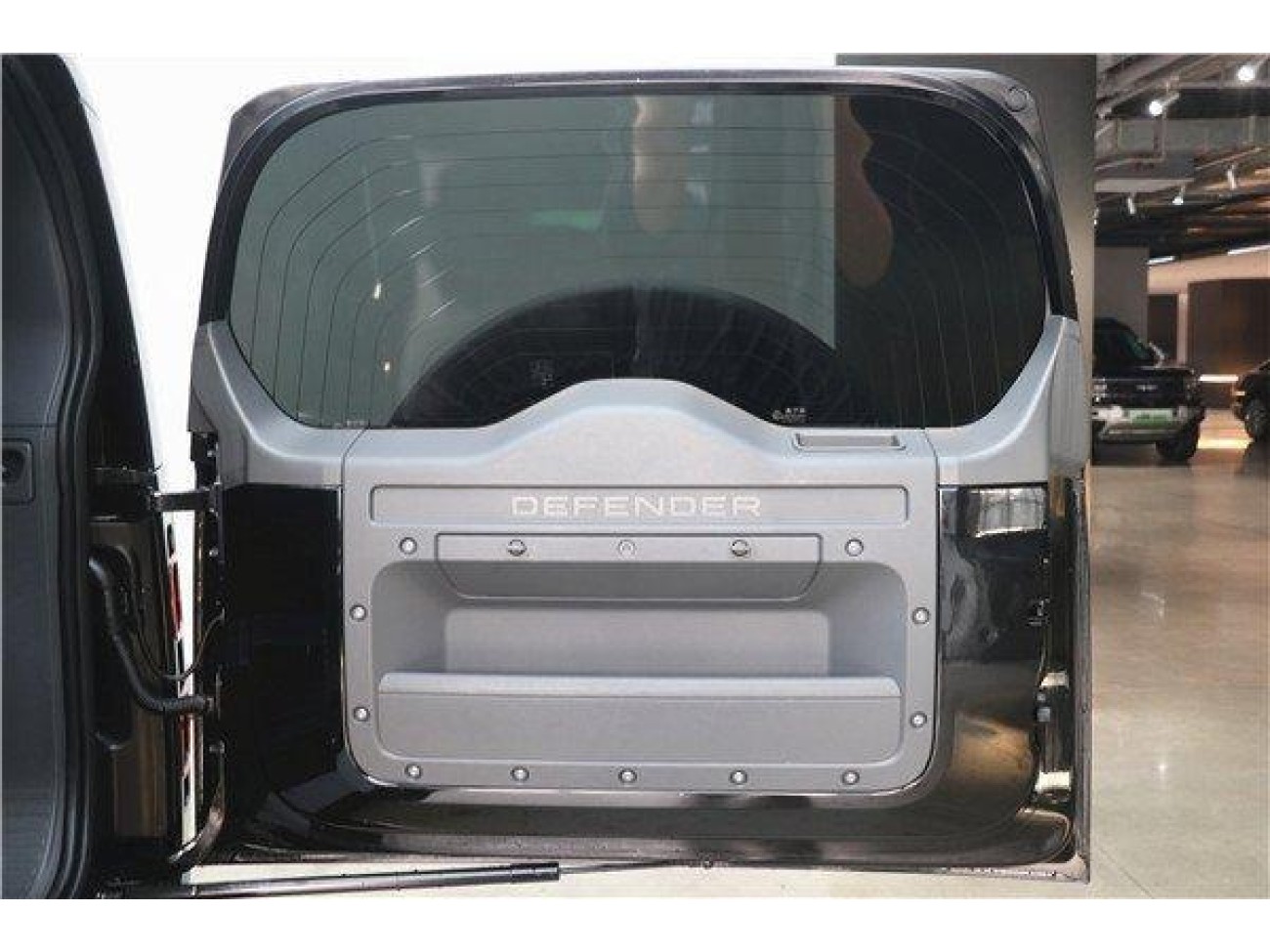 Land Rover Defender 2023