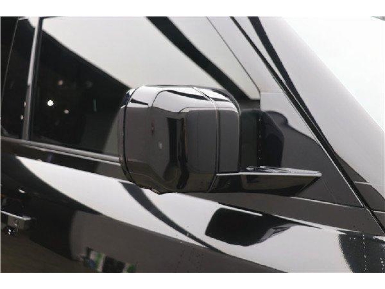 Land Rover Defender 2023