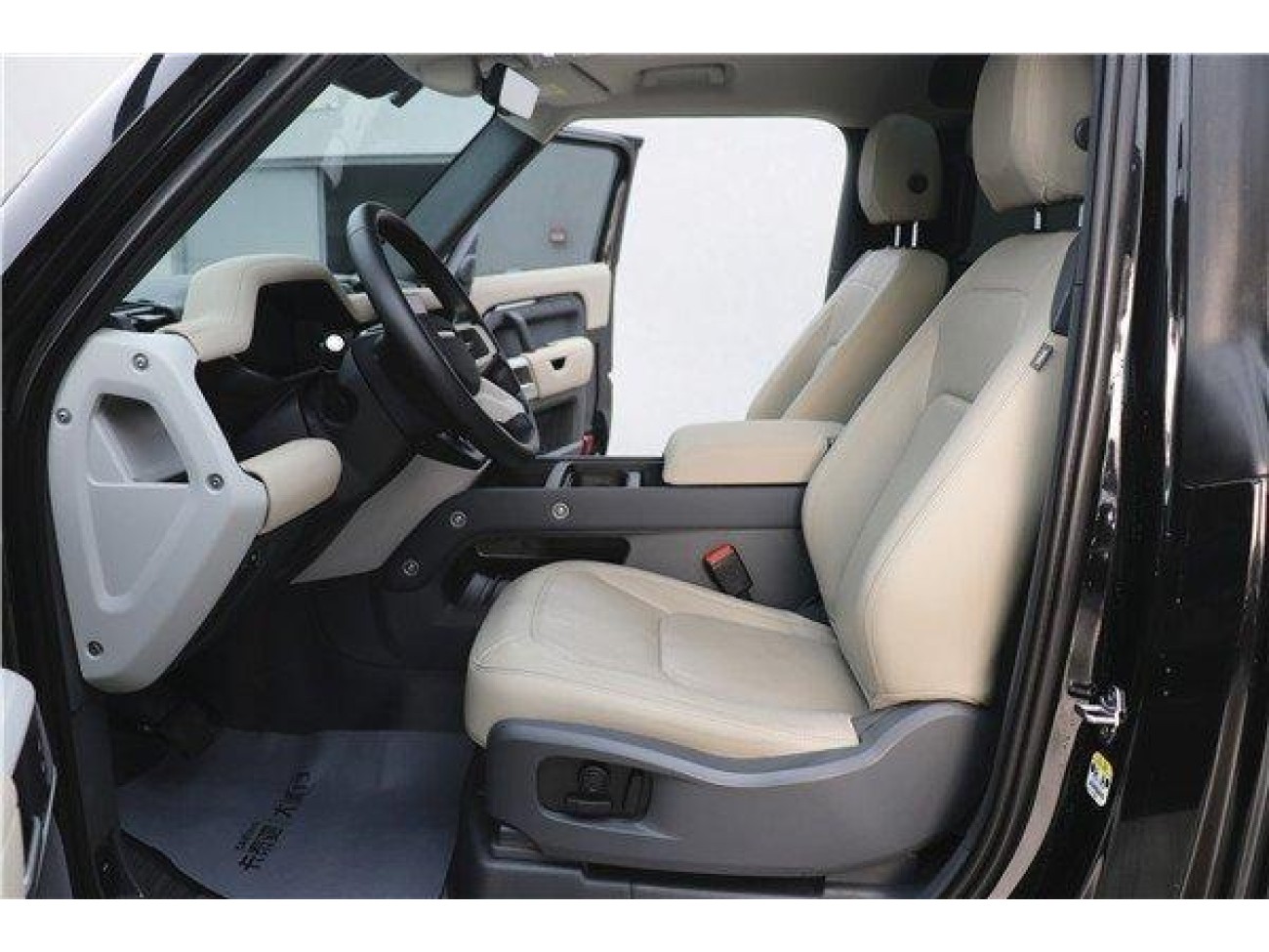 Land Rover Defender 2023