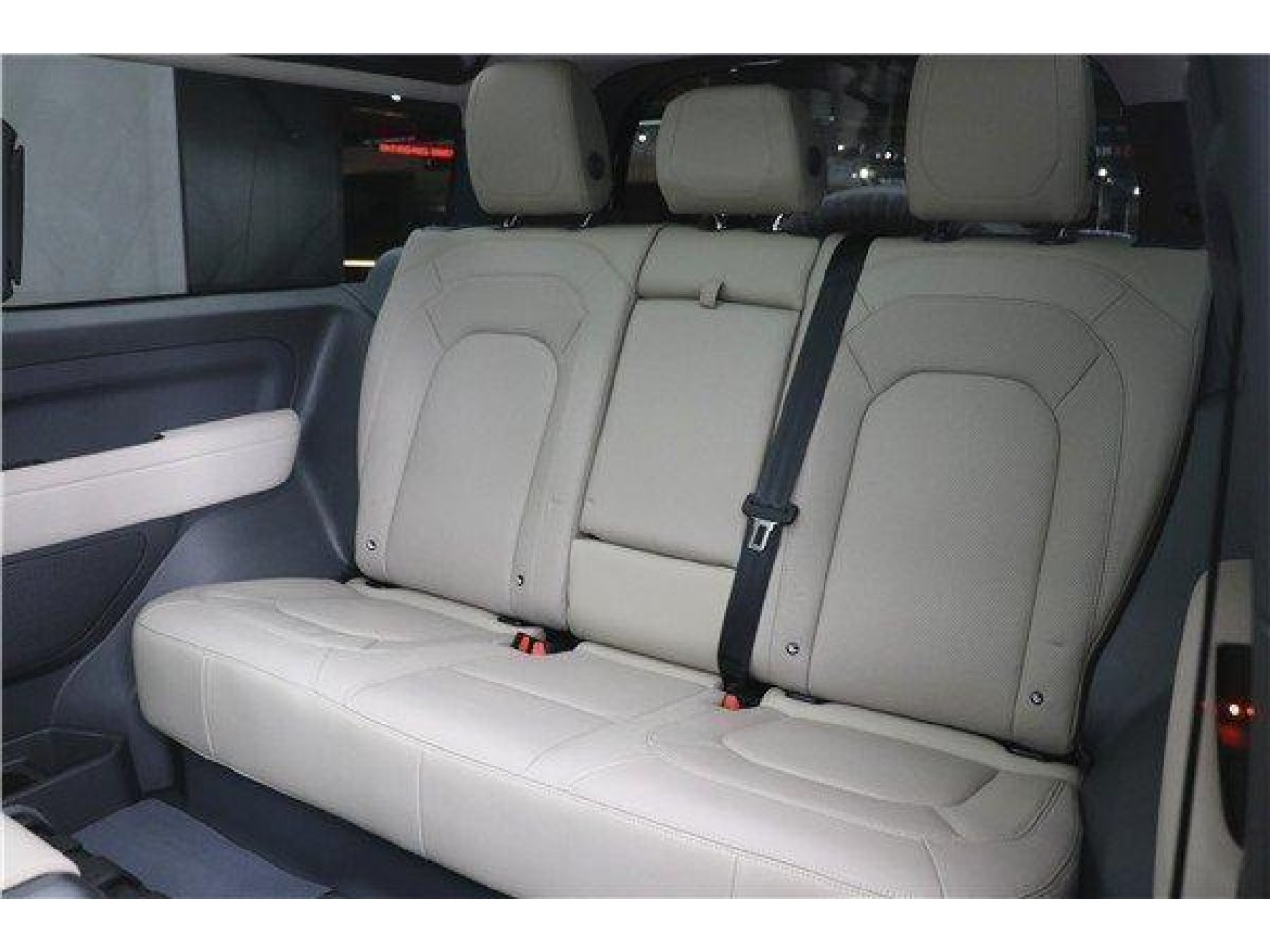 Land Rover Defender 2023