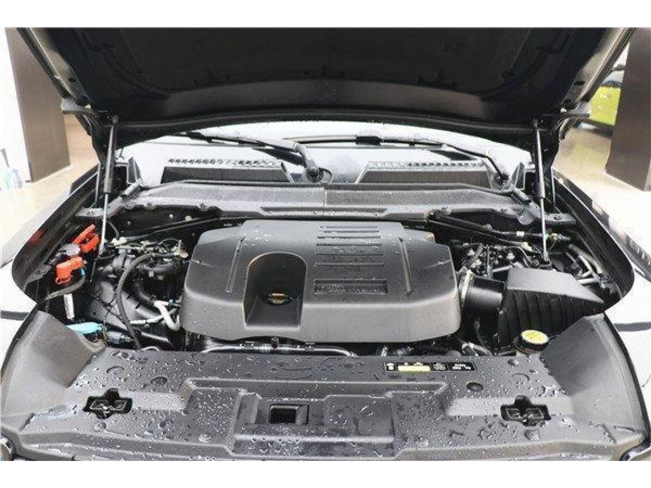 Land Rover Defender 2023