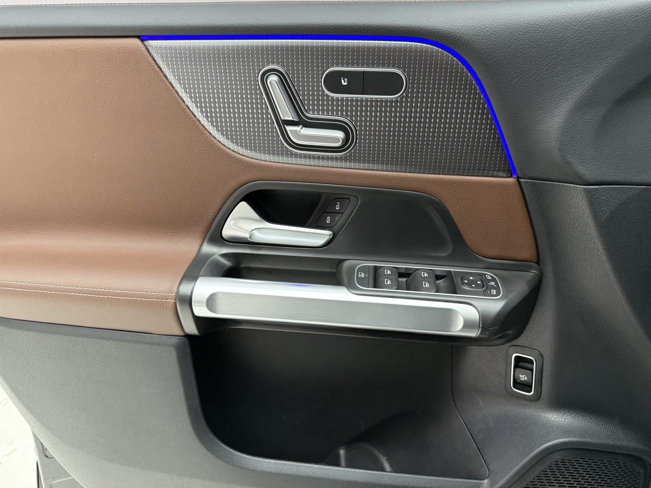 Mercedes-Benz GLB 2023