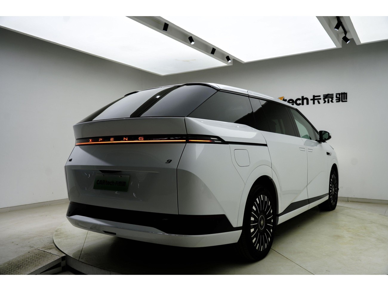 Xpeng X9 2025