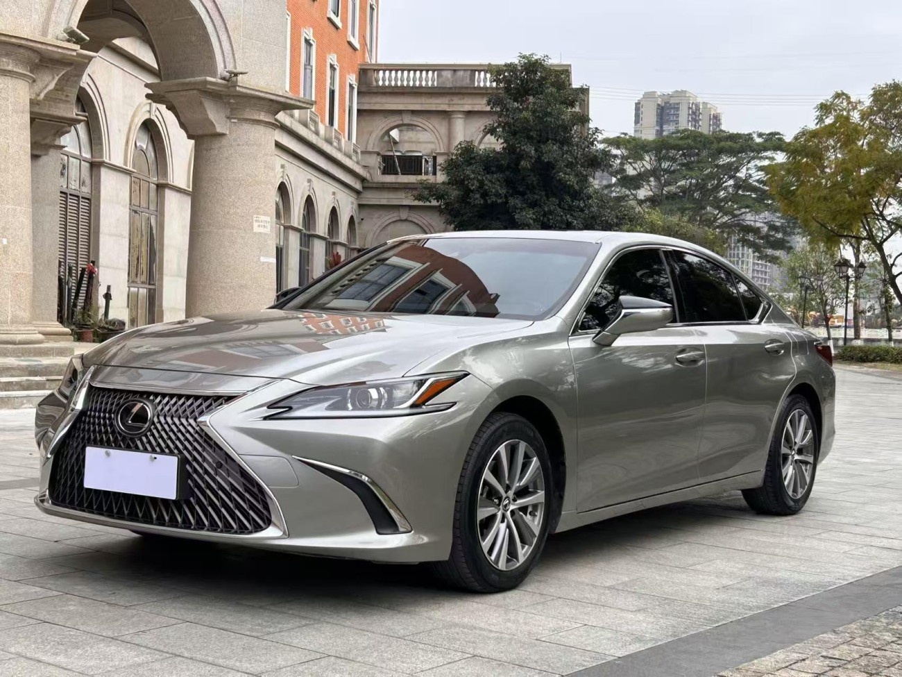 Lexus ES 200 2021