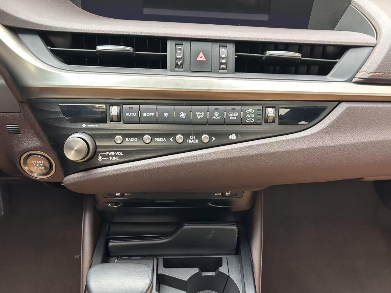Lexus ES 200 2021